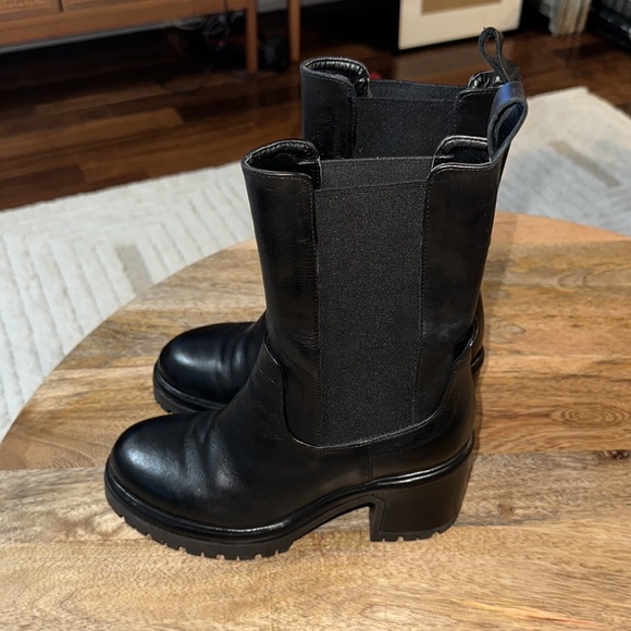 Worn Once. Size 37 ANTHROPOLOGIE BLACK LEAGHER PLATFORM CHELSEA BOOTS - Picture 3 of 6